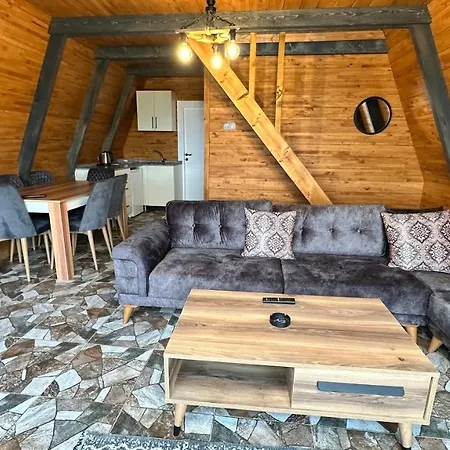Kartal Tepesi & Restaurant Alpesi faház