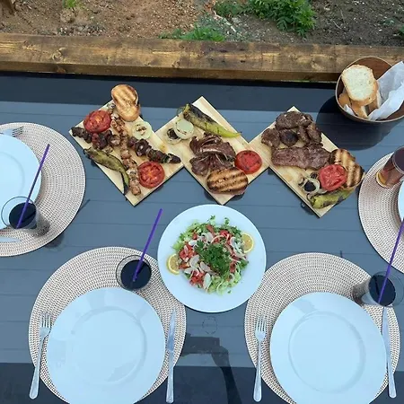 Alpesi faház Kartal Tepesi & Restaurant *
